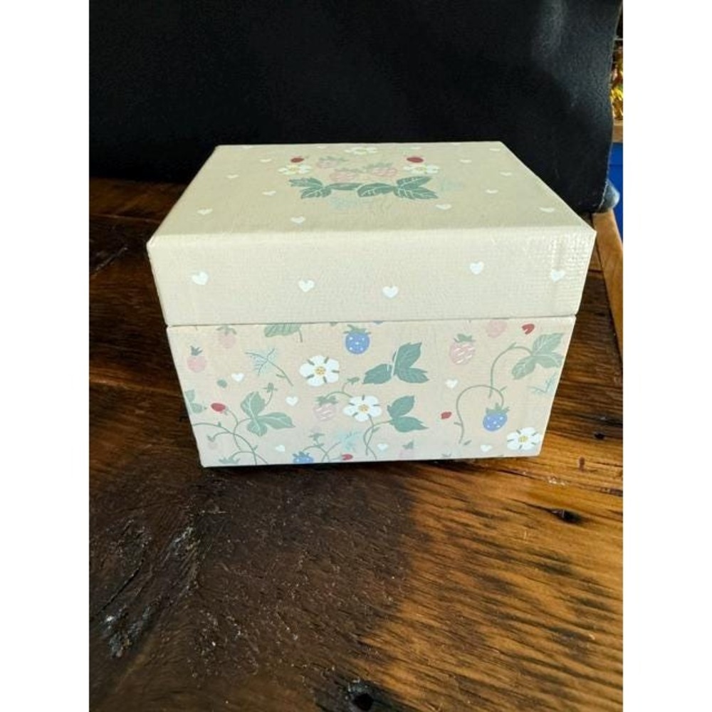 Vintage Hallmark Cardboard Recipe Box, Floral and Strawberries Print 1987